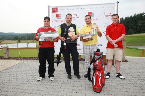 Nejlepší tři v kategorii HCP 37 - 54 a Radek Dohnal z Top Hotels Group (vpravo)